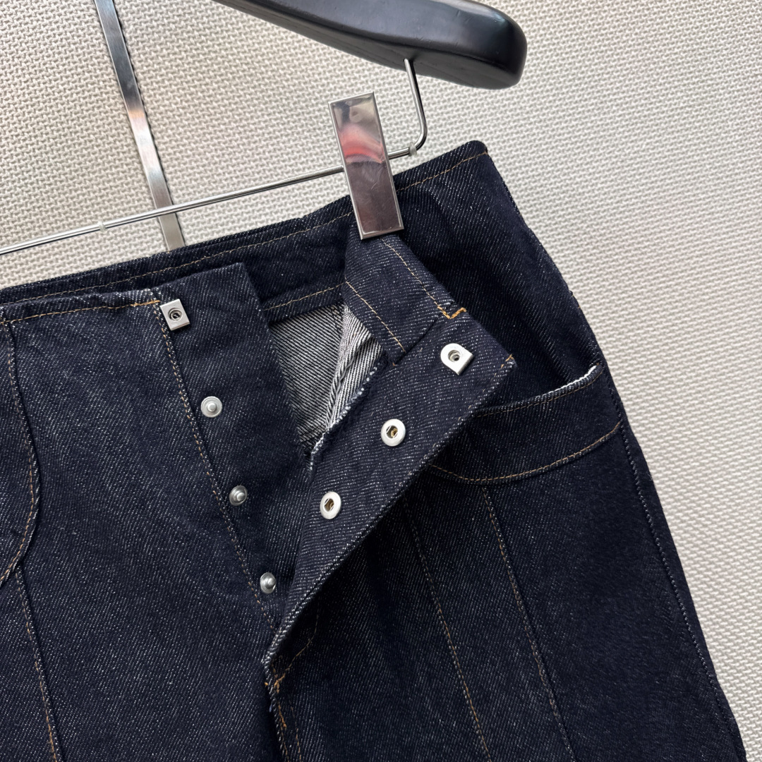 独家首发 Miu 26Ss————早春最新款帅气十足工装风休闲牛仔裤🖤进口高品质牛仔面料 挺括感很好 缪