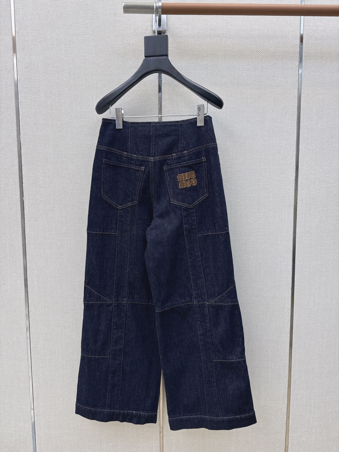 独家首发 Miu 26Ss————早春最新款帅气十足工装风休闲牛仔裤🖤进口高品质牛仔面料 挺括感很好 缪