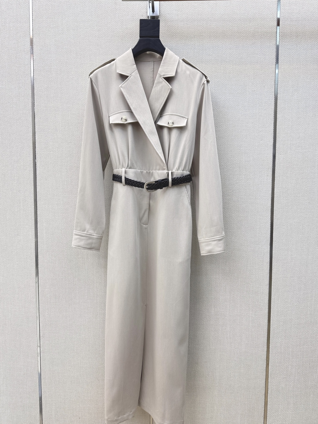 NO:744074,C-position skirt Bc 26Ss————Early spring’s latest woven belt decorated handsome suit-style long dress is a skirt that can be used for commuting or daily use. It is easy to control in various occasions. It is above the knee length and especially hides the flesh. It reveals the thinnest ankle part and can also lengthen the body visually. Delivered with woven belt. Detailed sense online. Two colors available for sale sml (S size shoulder width 40 bust 96 length 130, there is an error in manual measurement), women's clothing, skirts, business suit,19860909C位裙子 Bc 26Ss————早春最新款编织皮带装饰帅气西装式长款连衣裙是通勤或者日常兼备的裙子 各种场合轻松驾驭 过膝长度 特别藏肉 露出最瘦的脚踝部分 还可以拉长身材视觉感 配送编织皮带 细节感在线 两色现货发售sml（s码肩宽40胸围96衣长130手工测量存在误差）,女装,skirts,business suit,,Women's clothing