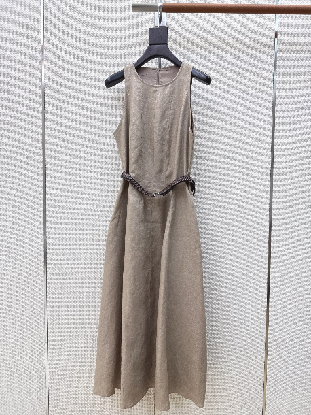 NO:744078,Bc 26Ss————The latest spring and summer linen sleeveless long dress, Italian style luxury minimalist style, cool and gentle, classic H umbrella-shaped large skirt, not picky on the upper body, super slim, good for layering and wearing alone, delivery belt, one color ready for sale sml (S size bust 88, length 124, manual measurement error), women's clothing, skirts,19860909Bc 26Ss————春夏最新款亚麻无袖长款连衣裙意式奢华极简风 飒爽温柔经典H伞状大裙摆版型不挑人上身超显瘦 叠搭单穿都不错 配送腰带 一色现货发售sml（s码胸围88衣长124手工测量存在误差）,女装,skirts,,Women's clothing