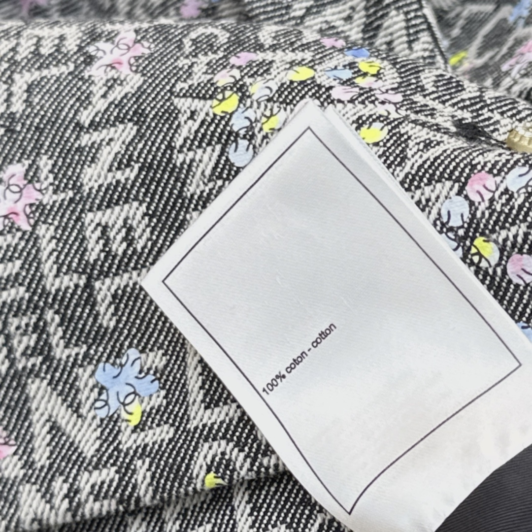 独家首发 C家 26Ss————春夏最新款重磅烫金工艺装饰牛仔外套 🩶小短款翻领版型剪裁 一年四季都可以