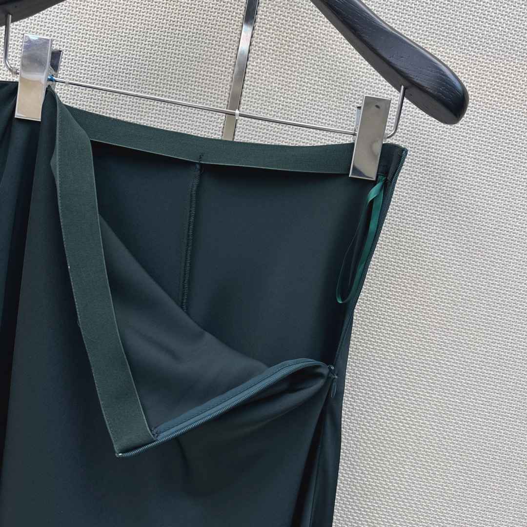 独家首发 RL 26Ss————春夏最新款醋酸混纺墨绿色一片式高定半裙 🖤 慵懒随性的高级单品 必入经典