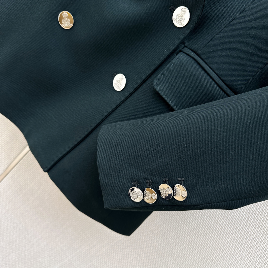 RL 26Ss————春夏最新款高级极简风手工挑针工艺墨绿色西装外套🖤吸睛有亮点 时髦又有型的西装 版型