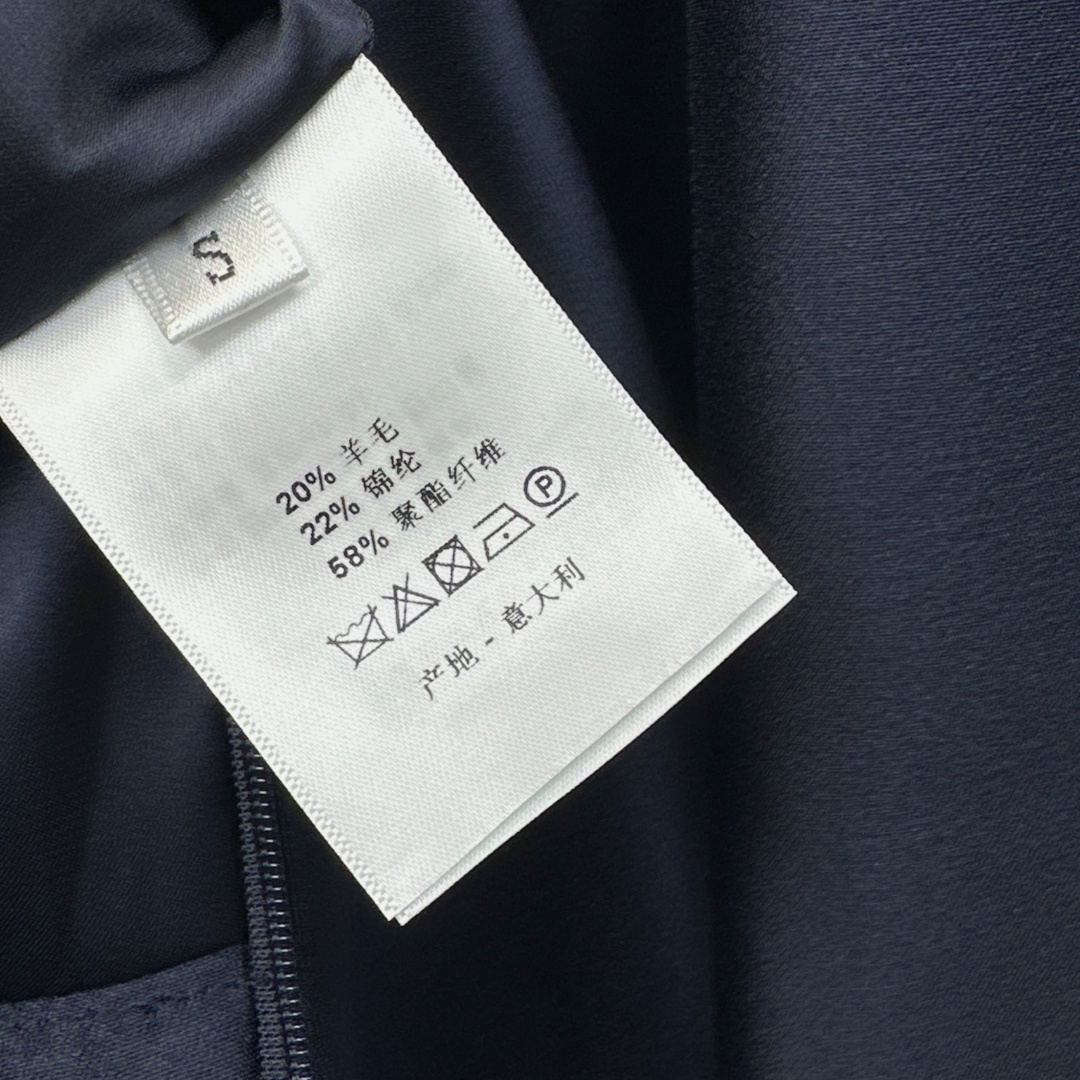 独家首发 CD 26Ss————春夏最新款一套优雅Look套装🖤 编织马甲外套+伞状大裙摆半裙 独家定制