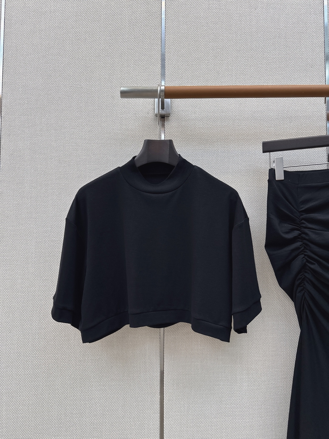 独家首发 Ala 26Ss————春夏最新款小短款立领短袖上衣+褶皱长款半裙 🖤一套搭配 优雅性感迷人气