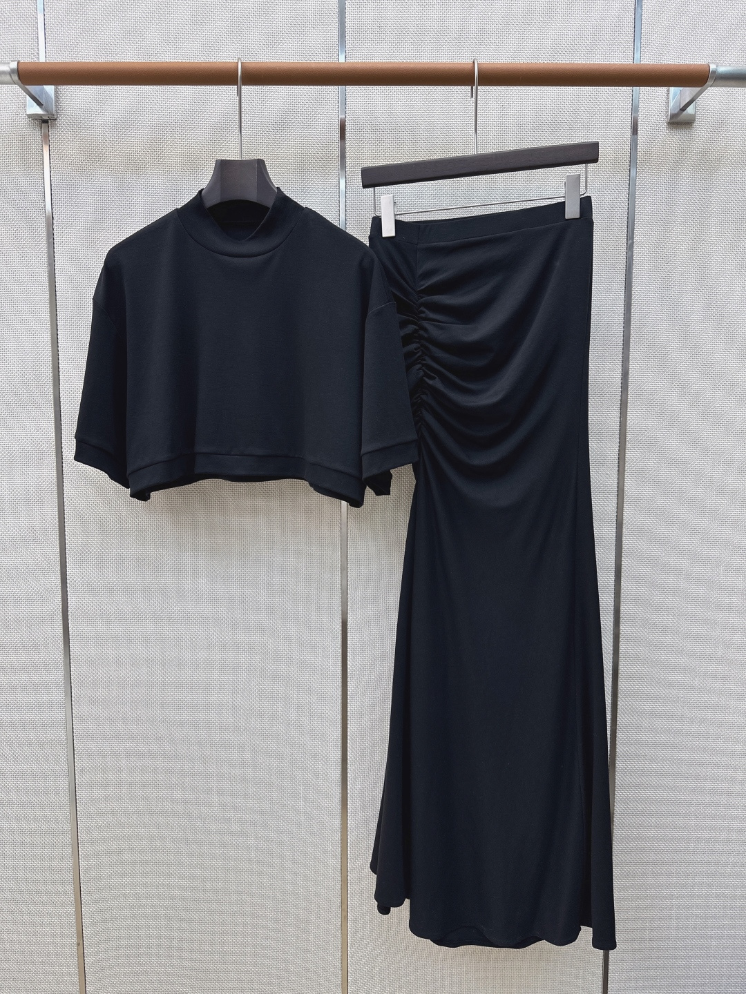 独家首发 Ala 26Ss————春夏最新款小短款立领短袖上衣+褶皱长款半裙 🖤一套搭配 优雅性感迷人气