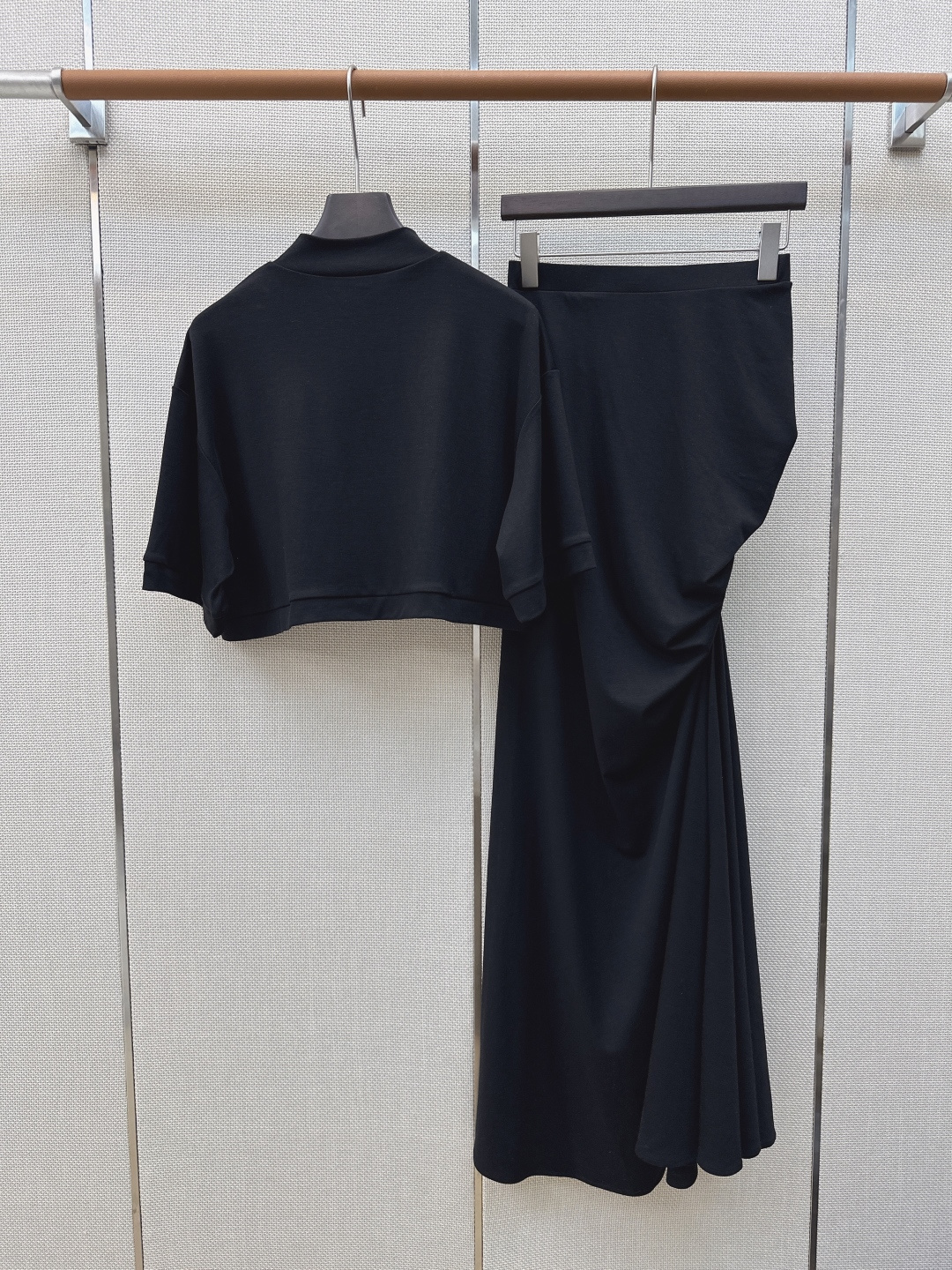 独家首发 Ala 26Ss————春夏最新款小短款立领短袖上衣+褶皱长款半裙 🖤一套搭配 优雅性感迷人气