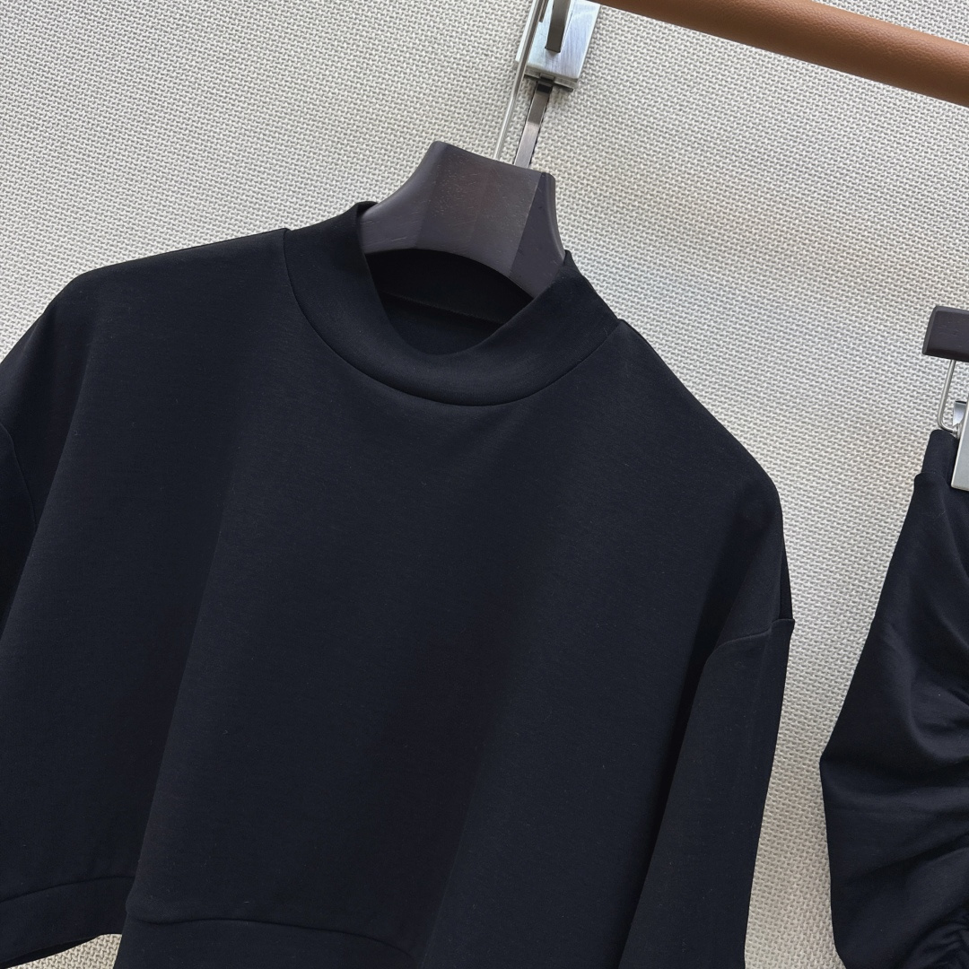 独家首发 Ala 26Ss————春夏最新款小短款立领短袖上衣+褶皱长款半裙 🖤一套搭配 优雅性感迷人气