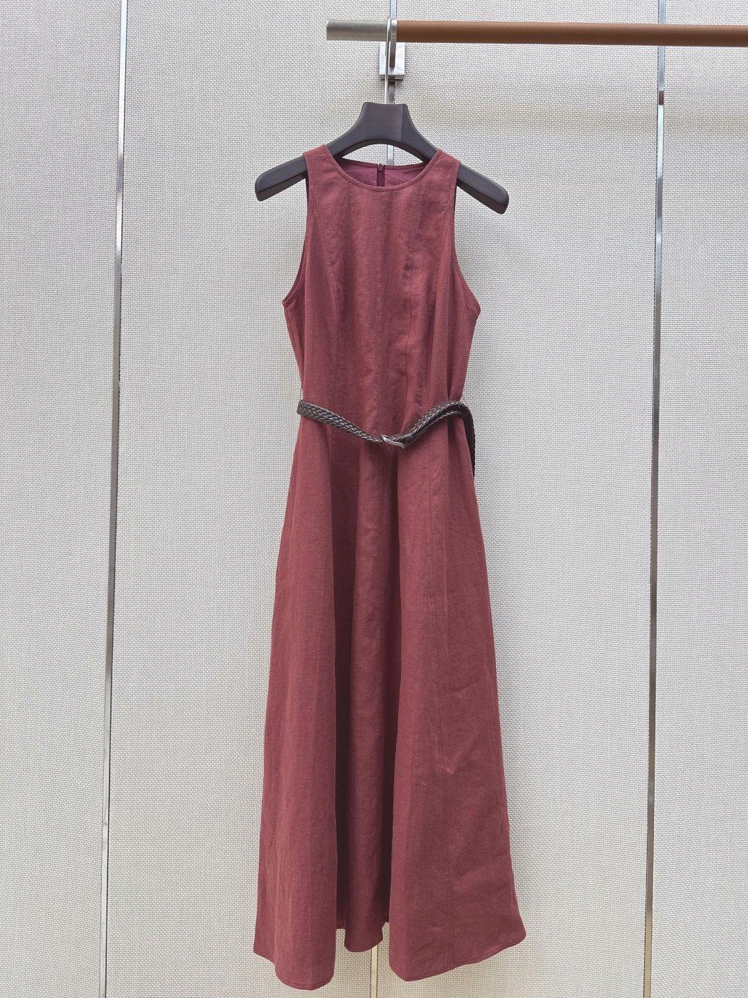 NO:779332,Bc 26Ss————The latest linen sleeveless long dress for spring and summer, Italian luxury minimalist style, cool and gentle, classic H umbrella-shaped large skirt, the style is not picky and super slim, it can be worn alone or layered. Delivery belt, two colors ready for sale sml (S size bust 86, length 124, there is an error in manual measurement), women's clothing, skirts,19860909Bc 26Ss————春夏最新款亚麻无袖长款连衣裙意式奢华极简风 飒爽温柔经典H伞状大裙摆版型不挑人上身超显瘦 叠搭单穿都不错 配送腰带 两色现货发售sml（s码胸围86衣长124手工测量存在误差）,女装,skirts,,Women's clothing