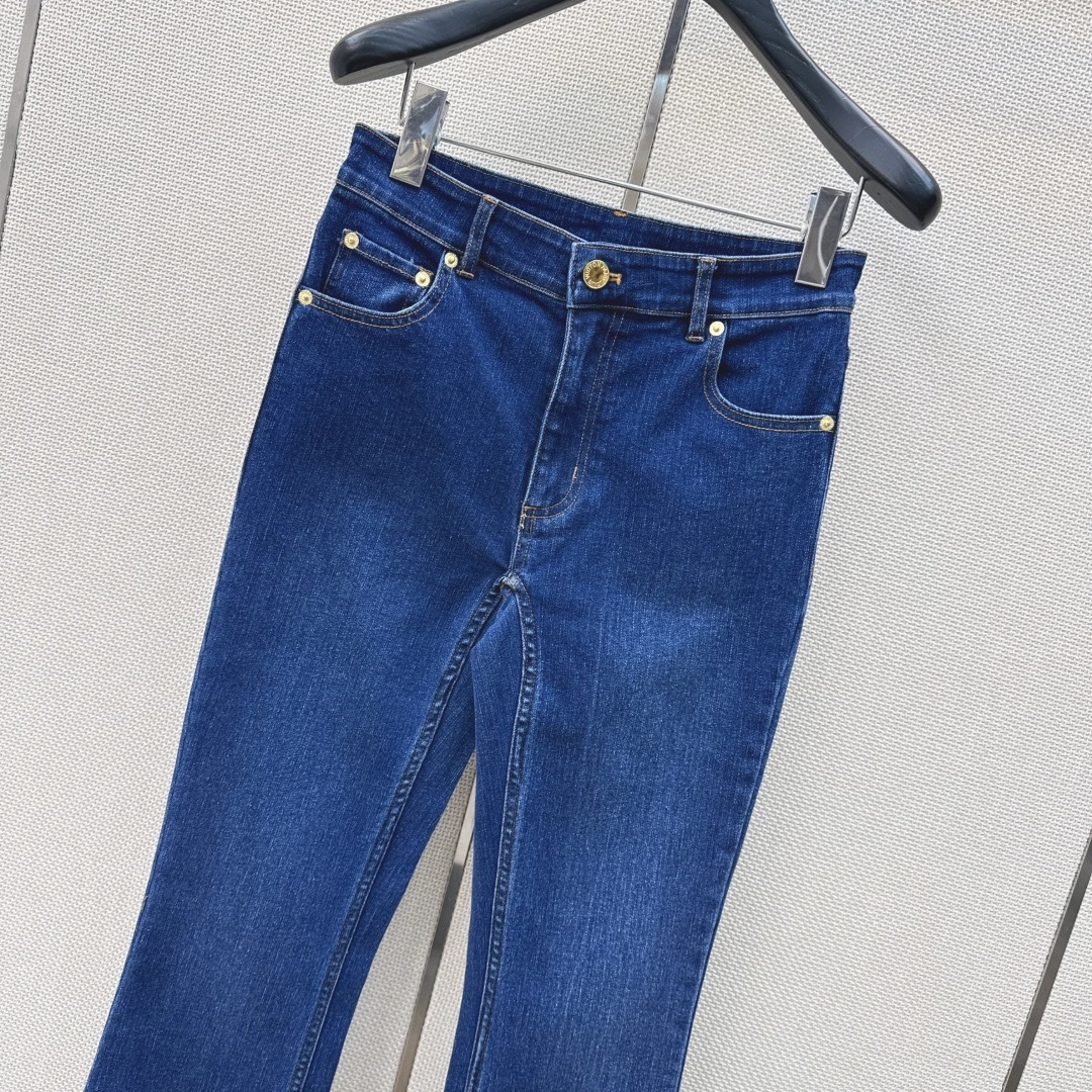 L家 26Ss————春夏最新款时髦气质牛仔套装🖤廓形牛仔西装外套+蓝色微喇牛仔裤 这套太推荐了 时髦感