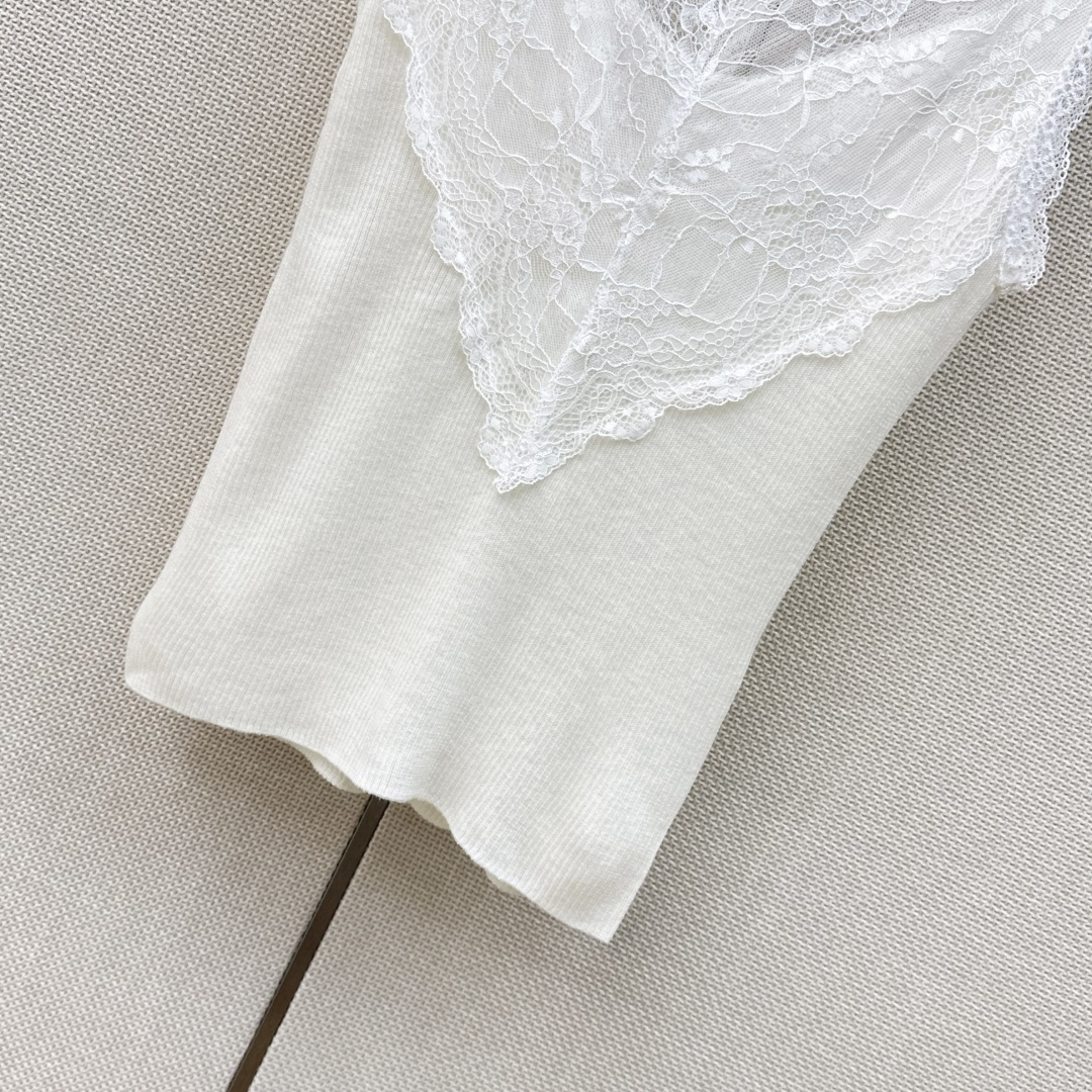 温柔日常必备内搭 Es 26Ss————春夏最新款温柔女孩必备蕾丝拼接无袖针织衫🤍太好搭啦〰️很日常的温
