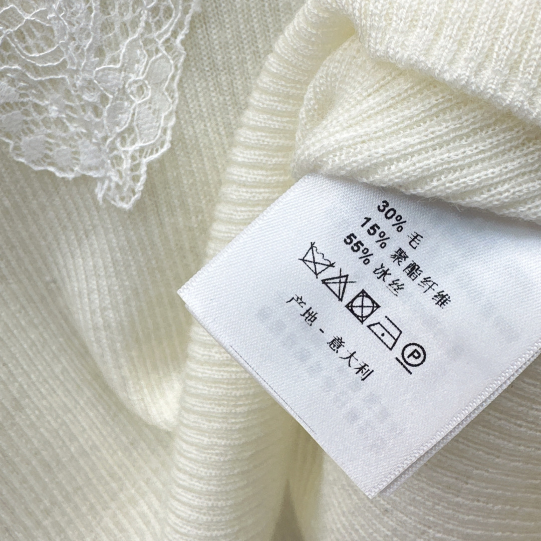 温柔日常必备内搭 Es 26Ss————春夏最新款温柔女孩必备蕾丝拼接无袖针织衫🤍太好搭啦〰️很日常的温