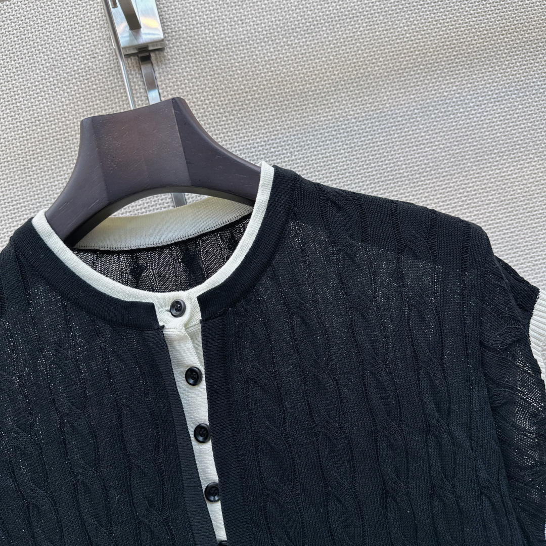 RL 26Ss————春夏最新款撞色假两件拼接设计落肩针织衫🖤百搭好穿款 日常休闲必备 领子和袖口拼接撞