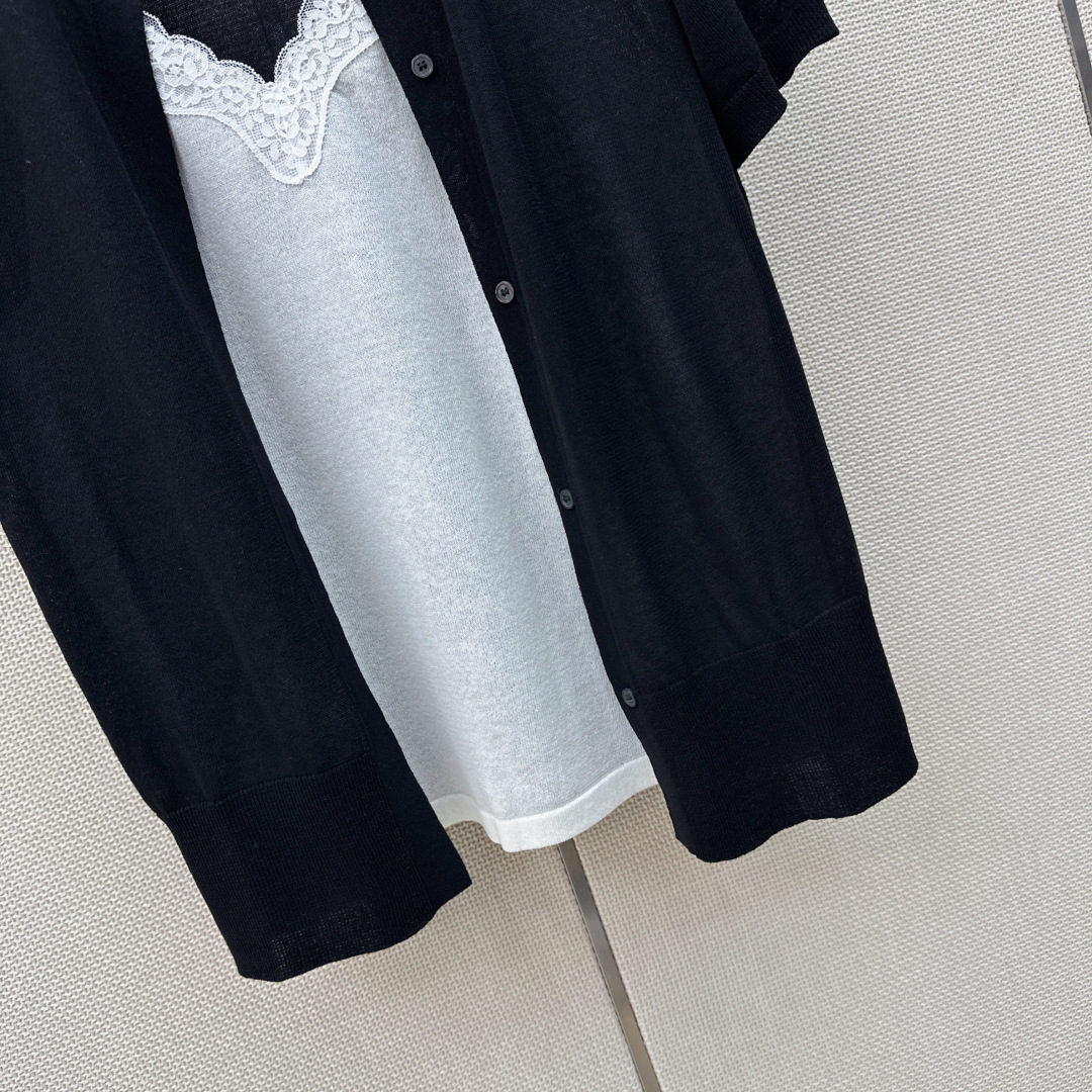 独家首发 Es 26Ss————春夏最新款假两件设计针织短袖上衣🖤超级高颜值的单品 拼接蕾丝撞色设计 时