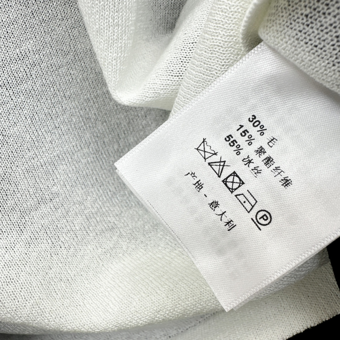 独家首发 Es 26Ss————春夏最新款假两件设计针织短袖上衣🖤超级高颜值的单品 拼接蕾丝撞色设计 时