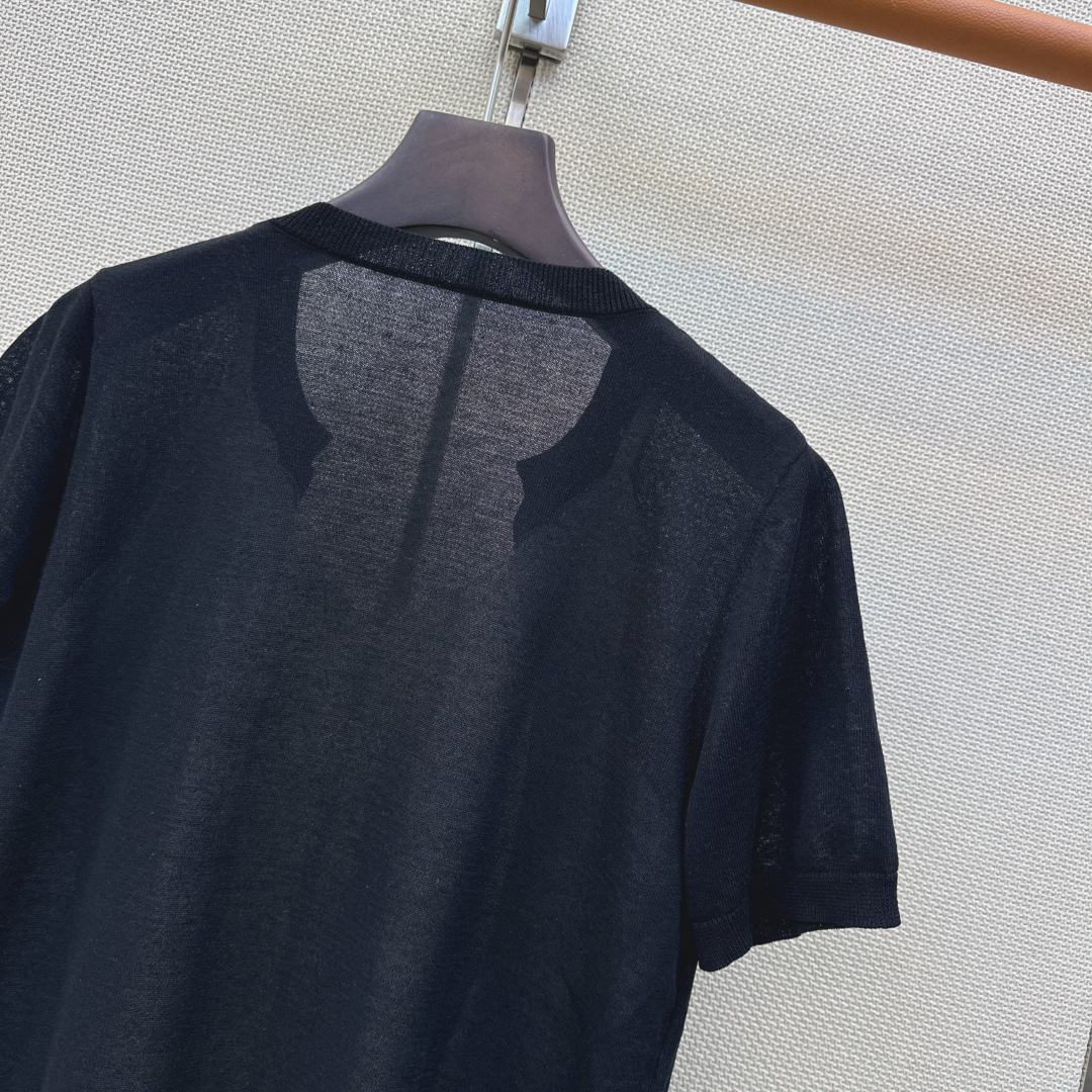 独家首发 Es 26Ss————春夏最新款假两件设计针织短袖上衣🖤超级高颜值的单品 拼接蕾丝撞色设计 时