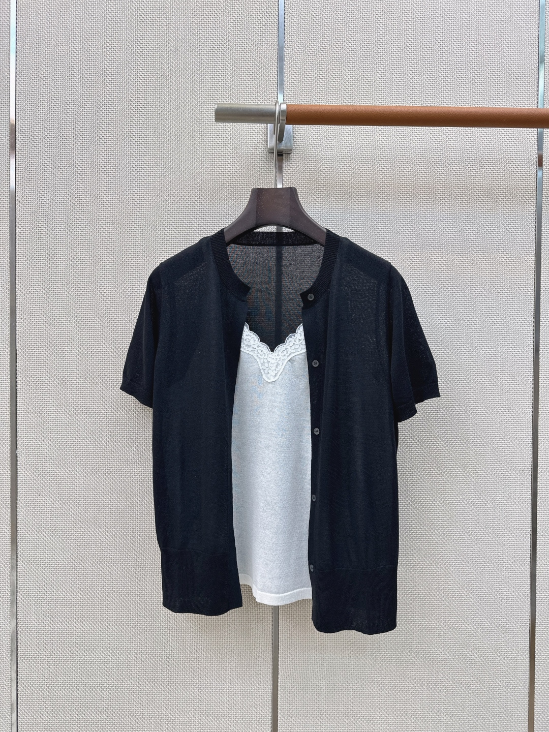 独家首发 Es 26Ss————春夏最新款假两件设计针织短袖上衣🖤超级高颜值的单品 拼接蕾丝撞色设计 时