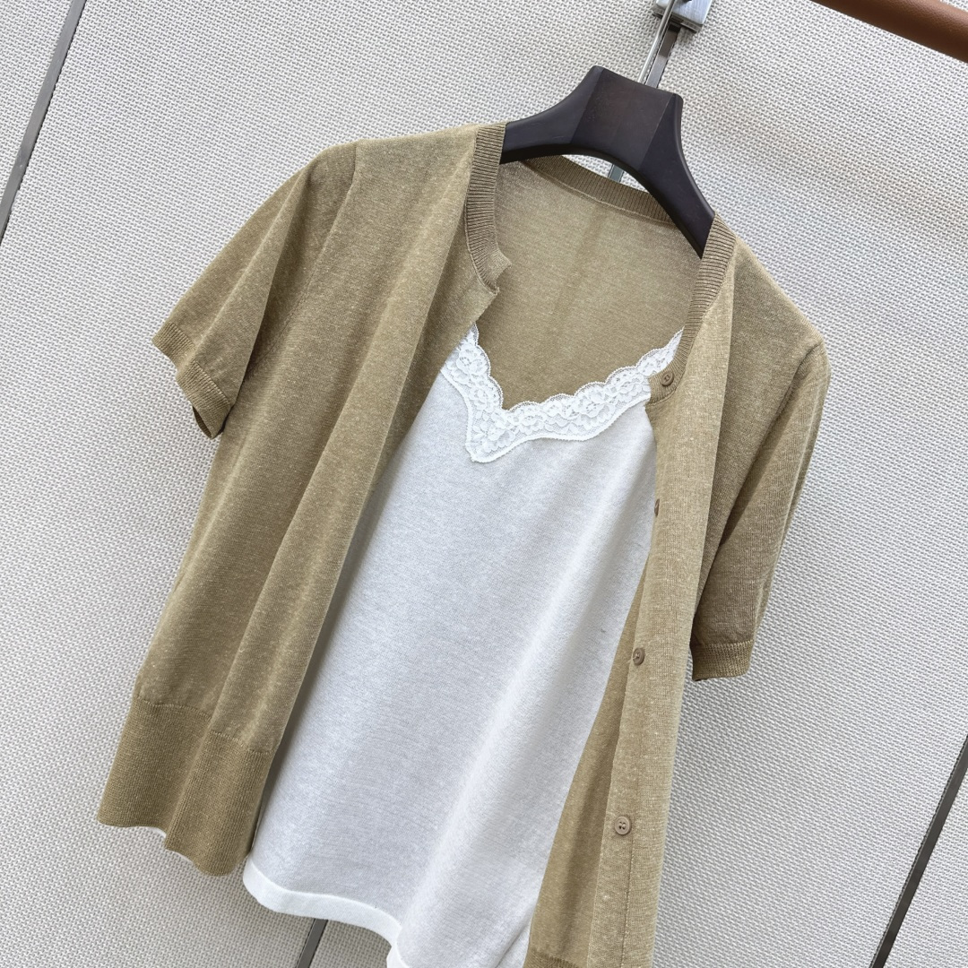 独家首发 Es 26Ss————春夏最新款假两件设计针织短袖上衣🖤超级高颜值的单品 拼接蕾丝撞色设计 时