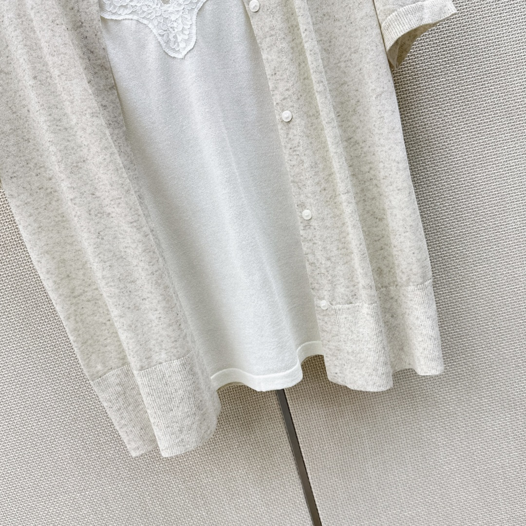 独家首发 Es 26Ss————春夏最新款假两件设计针织短袖上衣🖤超级高颜值的单品 拼接蕾丝撞色设计 时