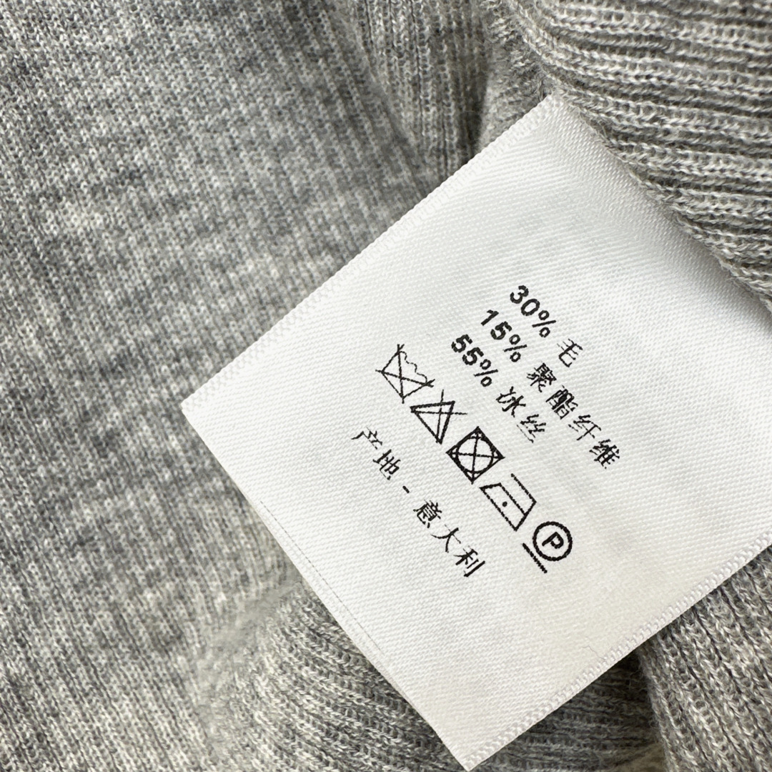 温柔日常必备内搭 Es 26Ss————春夏最新款温柔女孩必备蕾丝拼接短袖针织衫 🤍太好搭啦〰️很日常的