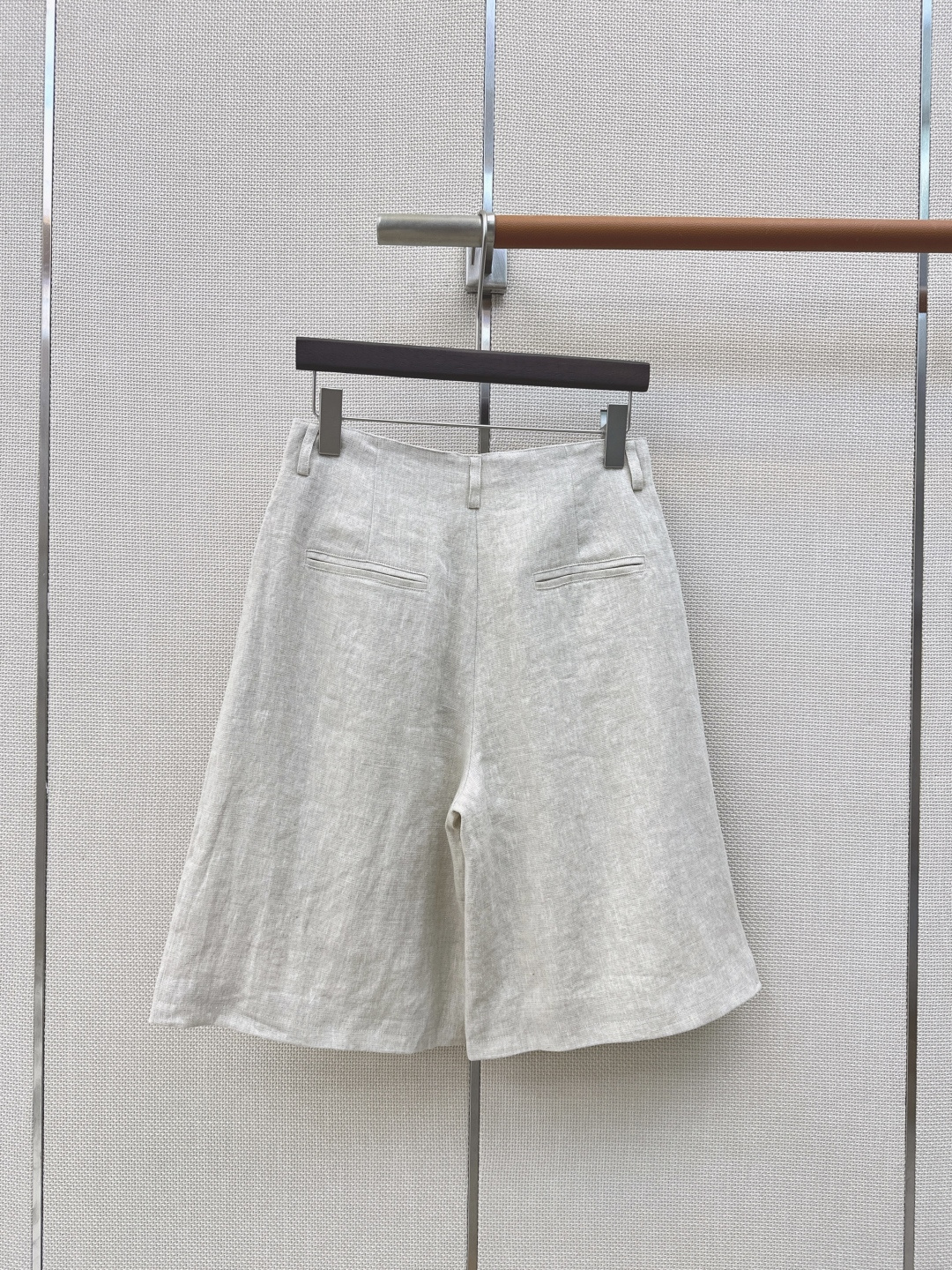 lp🆕 26Ss————春夏最新款意式极简风优雅套装🤍宽松极简无袖翻领衬衫+排扣五分裤 复古休闲又时髦 lp🆕 26Ss————春夏最新款意式极简风优雅套装🤍宽松极简无袖翻领衬衫+排扣五分裤 复古休闲又时髦