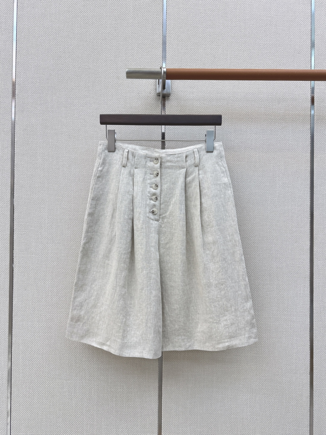 lp🆕 26Ss————春夏最新款意式极简风优雅套装🤍宽松极简无袖翻领衬衫+排扣五分裤  复古休闲又时髦
