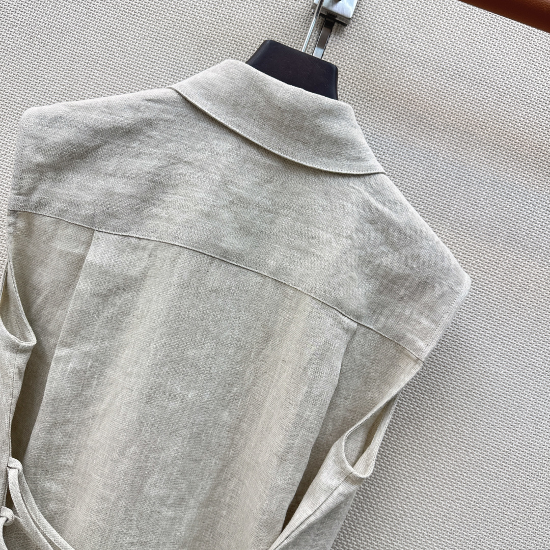 lp🆕 26Ss————春夏最新款意式极简风优雅套装🤍宽松极简无袖翻领衬衫+排扣五分裤 复古休闲又时髦 lp🆕 26Ss————春夏最新款意式极简风优雅套装🤍宽松极简无袖翻领衬衫+排扣五分裤 复古休闲又时髦
