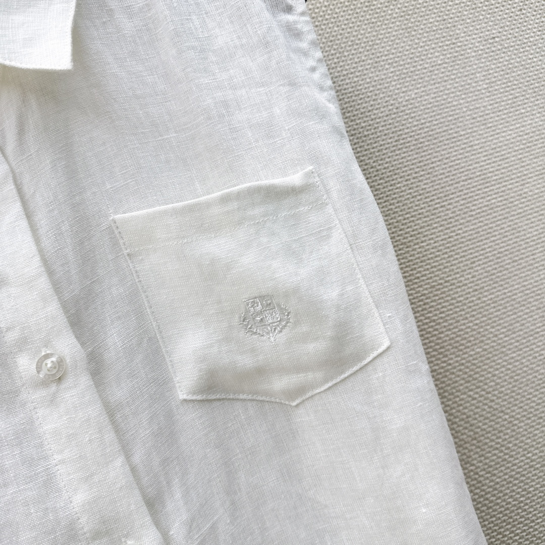 lp🆕 26Ss————春夏最新款意式极简风优雅套装🤍宽松极简无袖翻领衬衫+排扣五分裤  复古休闲又时髦