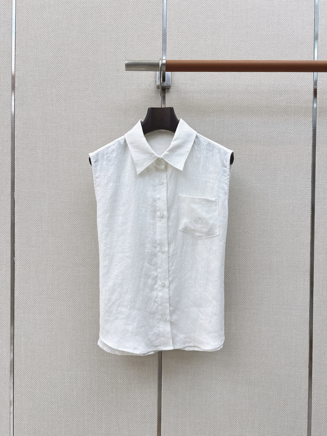 lp🆕 26Ss————春夏最新款意式极简风优雅套装🤍宽松极简无袖翻领衬衫+排扣五分裤  复古休闲又时髦