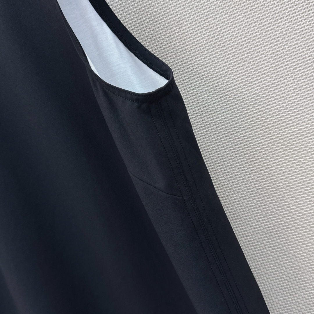 周迅同款 C家 26Ss————春夏最新款logo五金装饰百搭黑色连衣裙🤍定制复合面料 质感很好 yb开