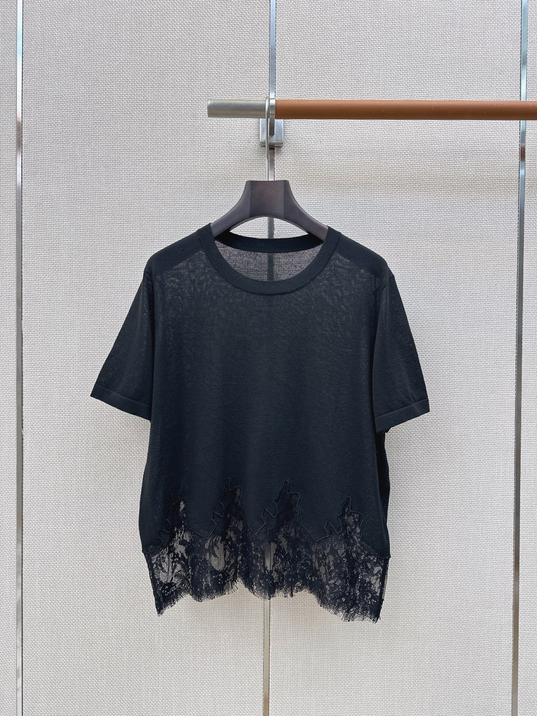 温柔日常必备内搭 Es 26Ss————春夏最新款温柔女孩必备蕾丝拼接宽松针织衫🤍太好搭啦〰️很日常的温