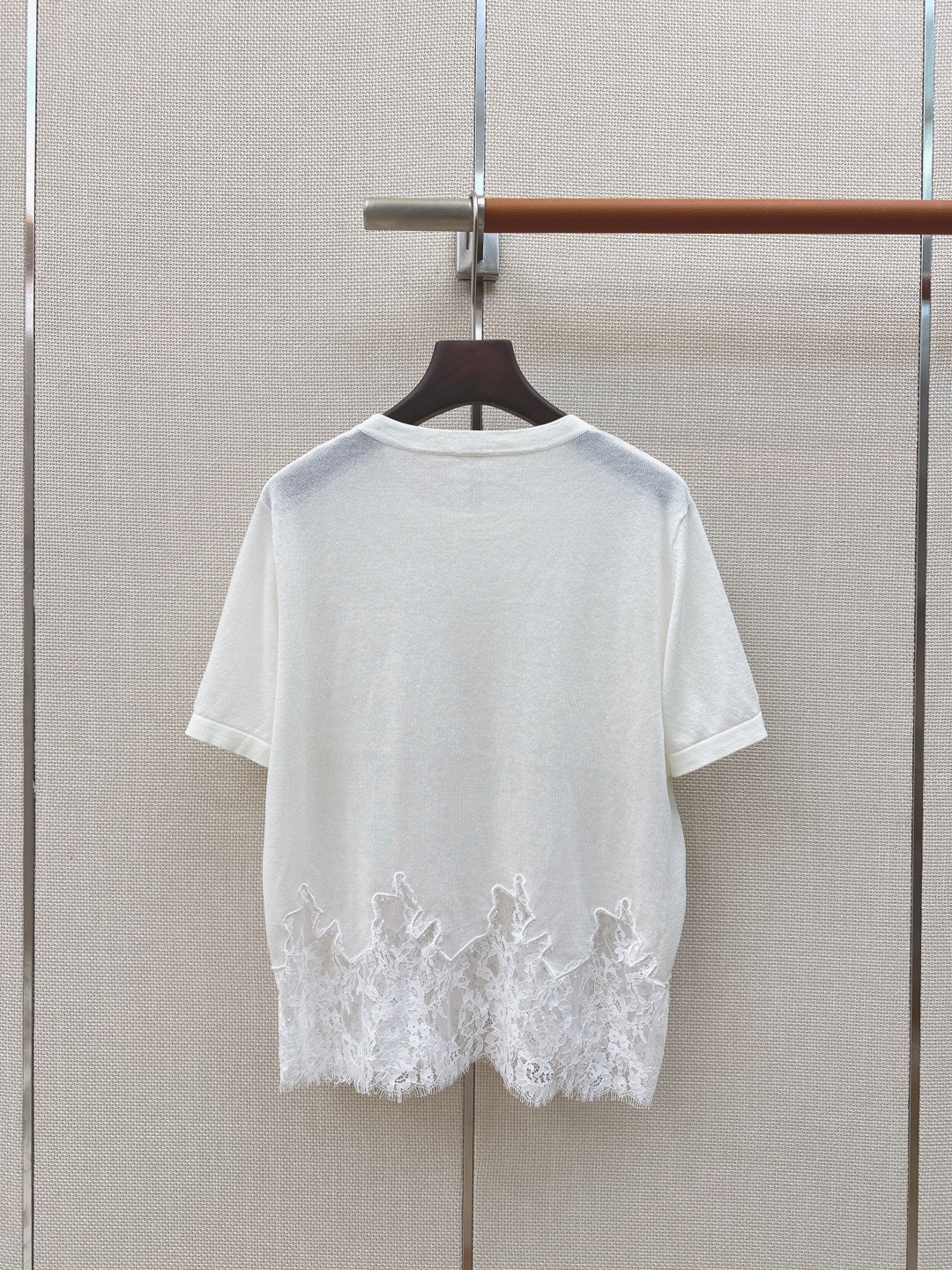 温柔日常必备内搭 Es 26Ss————春夏最新款温柔女孩必备蕾丝拼接宽松针织衫🤍太好搭啦〰️很日常的温