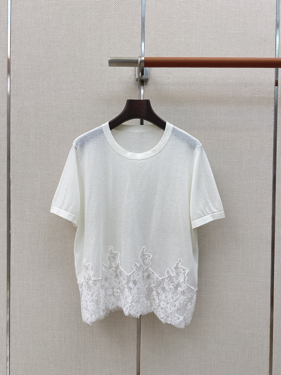 温柔日常必备内搭 Es 26Ss————春夏最新款温柔女孩必备蕾丝拼接宽松针织衫🤍太好搭啦〰️很日常的温