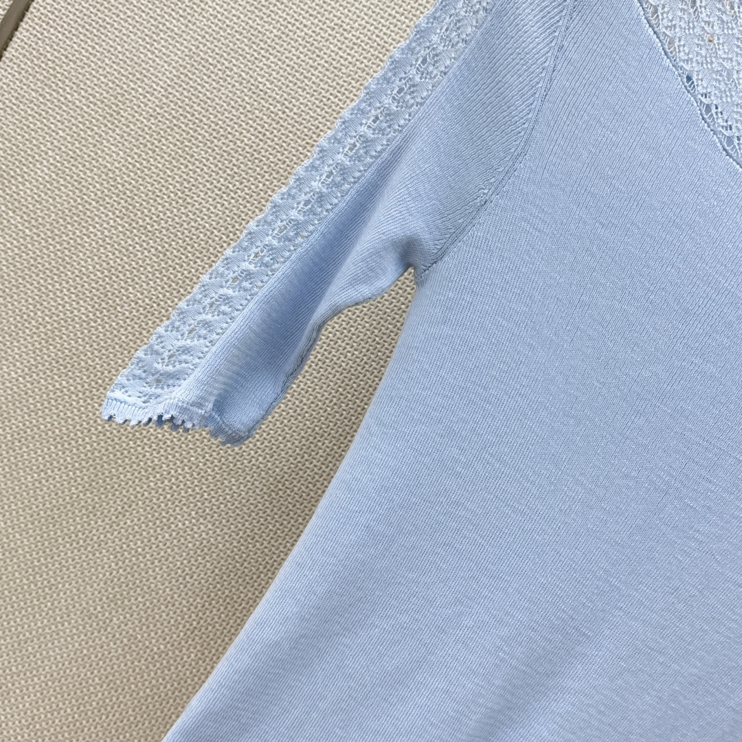 Miu 26Ss——春夏最新款镂空拼接设计修身短袖针织衫 🤍超好看的颜色 满满的度假Feel 拍照太出片