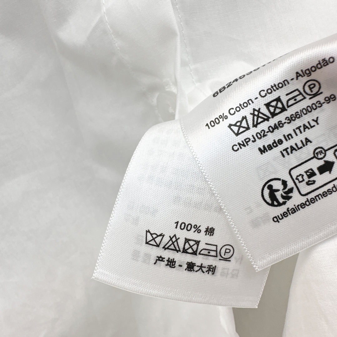 CD 26Ss————春夏最新款娃娃领短袖衬衫🤍绣花边层叠领如法式宫廷的诗意 白调的纯棉面料 质感挺括却