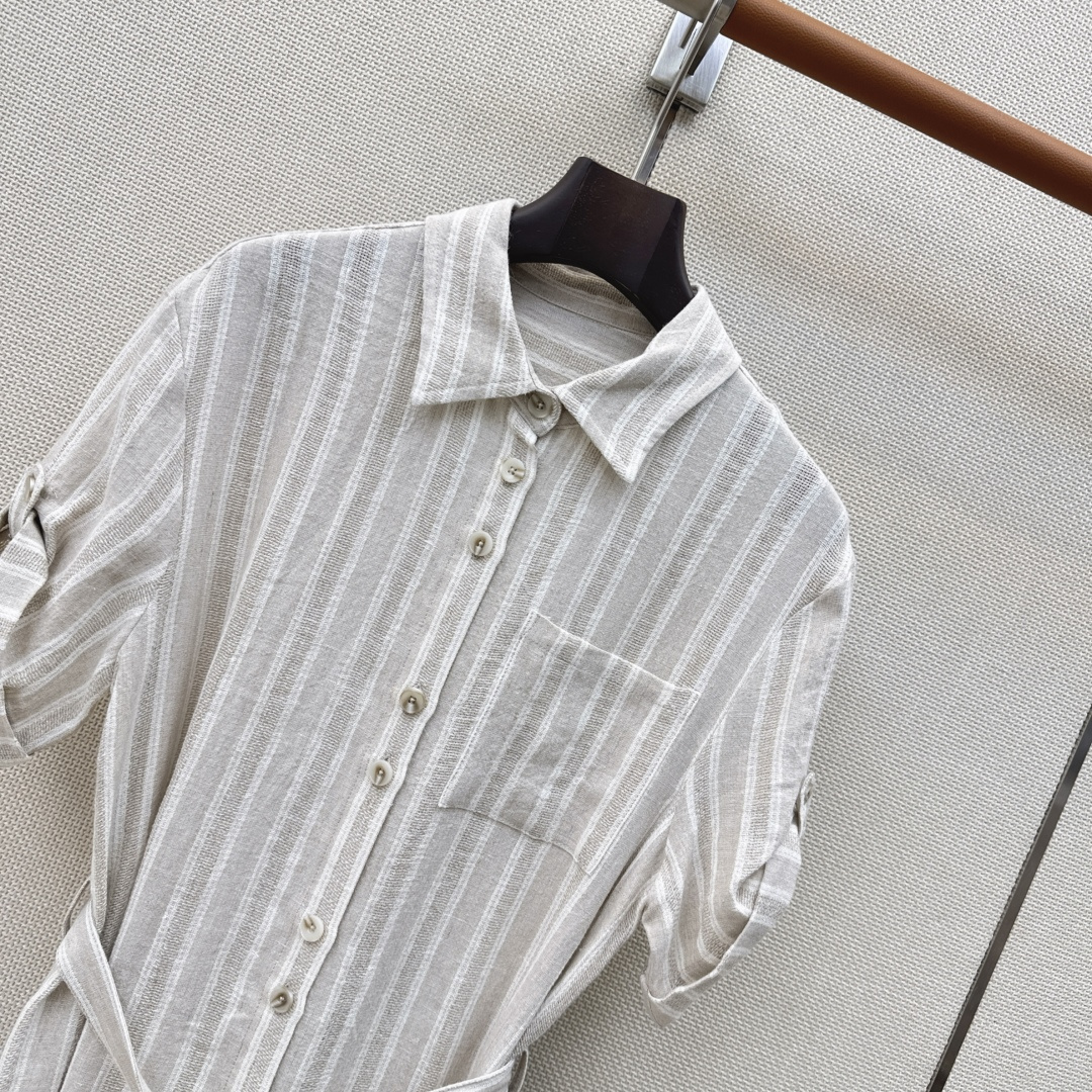 lp🆕 26Ss————春夏最新款意式极简风条纹亚麻连衣裙 🖤可精致通勤也可时髦出街 翻领设计修饰颈脖 lp🆕 26Ss————春夏最新款意式极简风条纹亚麻连衣裙 🖤可精致通勤也可时髦出街 翻领设计修饰颈脖