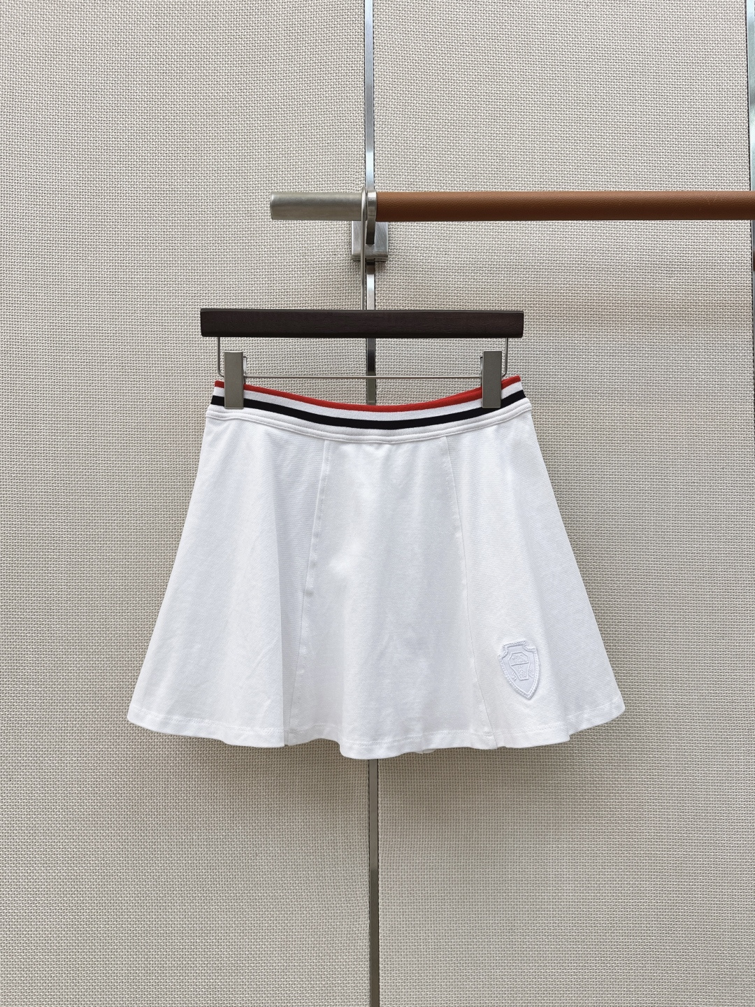 NO:862796,Bc 26Ss————New spring and summer tennis girl style pleated skirt with colorful thread decoration. Casual old money style sports can be easily used in daily street. The classic version is versatile and not picky. The texture of imported pique cotton fabric is awesome. Customized color matching rib collar is fashionable and advanced. One color ready for sale sml (S size waist 64, skirt length 36, there is an error in manual measurement), women's clothing, skirts,19860909Bc 26Ss————春夏新品网球少女风彩色螺纹装饰压褶半裙 休闲老钱风运动日常出街均可轻松驾驭～经典版型百搭不挑人 进口珠地棉面料质感超赞 定制配色罗纹领时髦又高级 一色现货发售sml（s码腰围64裙长36手工测量存在误差）,女装,skirts,,Women's clothing