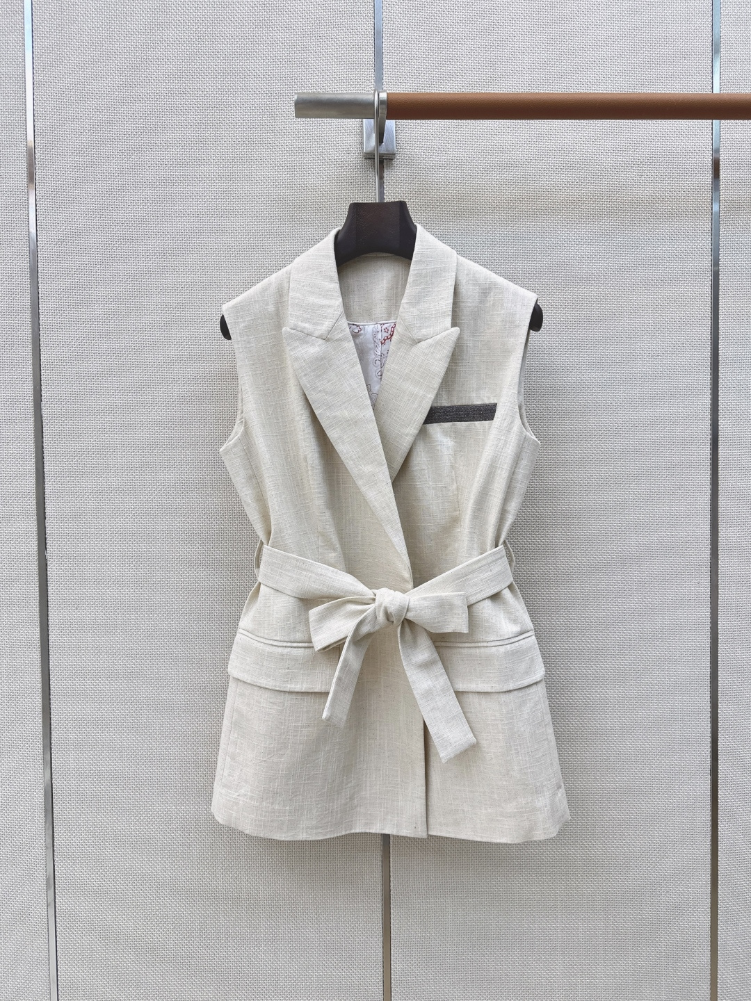 NO:888453,Bc 26Ss————The latest old money style outfit in spring and summer linen suit cashew flower lined printed vest + elastic waist nine-point pants. Retro casual and fashionable, minimalist but retaining elegant femininity. Refreshing and clean. One set of upper body is super tall. It can also be matched separately. It is also a very versatile item. It is made of imported linen fabric. It is very comfortable to the body. Two colors are developed separately. Ready for sale sml (S size vest, bust 92, length 69)  Pants waist 66 hips 88 trouser length 89 manual measurement (there are errors in manual measurement) vest 000767410 pants, women's clothing,19860909Bc 26Ss————春夏最新款老钱风穿搭亚麻套装腰果花内衬印花马甲+松紧腰九分裤 复古休闲又时髦 极简主义又保留了优雅女人味 清清爽爽 干干净净 一套上身超级显高 也可以分开搭配 同样是非常百搭的单品 采用进口亚麻面料 贴身太舒服了 两色分开发 现货发售sml（s码马甲胸围92衣长69 裤子腰围66臀围88裤长89手工测量存在误差）马甲000767410 裤子,女装,,Women's clothing