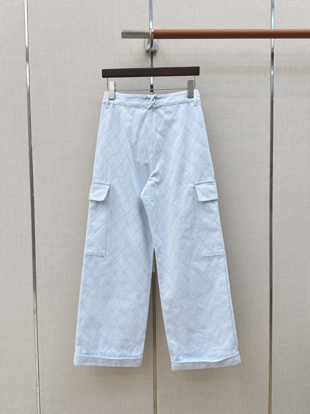 C家 26Ss———春夏最新款Coco女孩beach沙滩系列重工刺绣菱格线绣牛仔直筒裤🩵工装口袋卷裤脚设