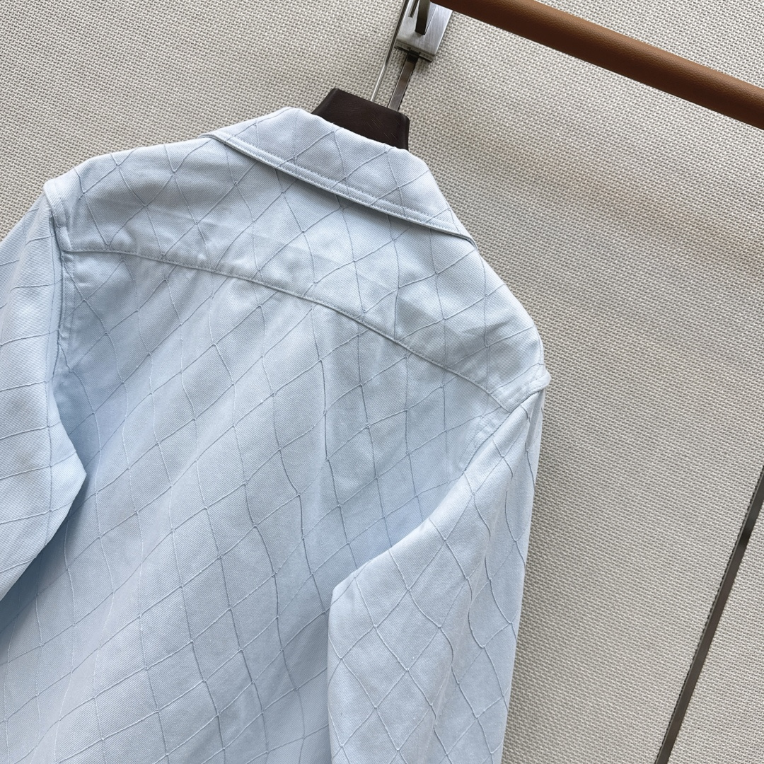 C家 26Ss————春夏最新款Coco女孩beach沙滩系列重工刺绣菱格线绣牛仔上衣🩵经典宽松版型上身