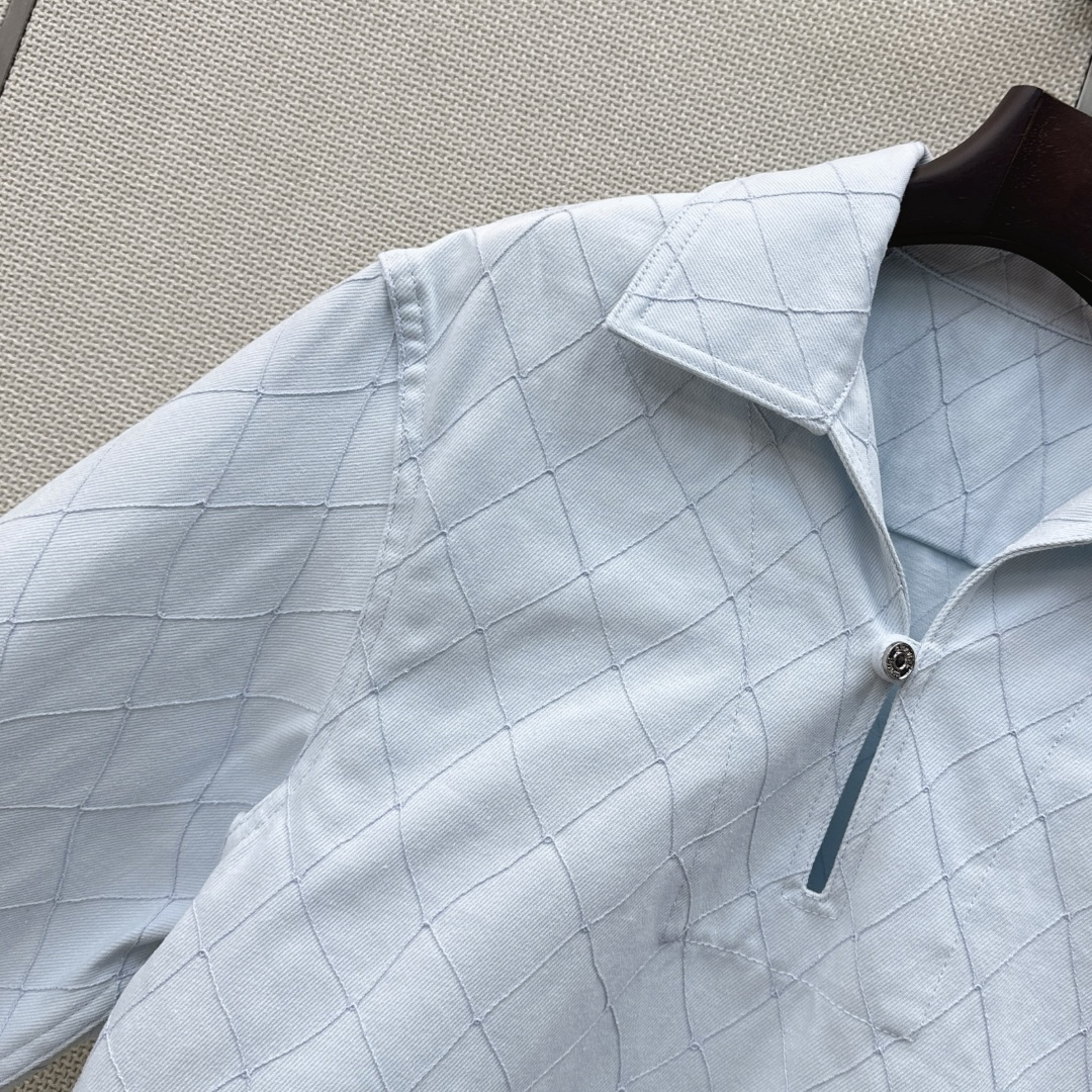 C家 26Ss————春夏最新款Coco女孩beach沙滩系列重工刺绣菱格线绣牛仔上衣🩵经典宽松版型上身