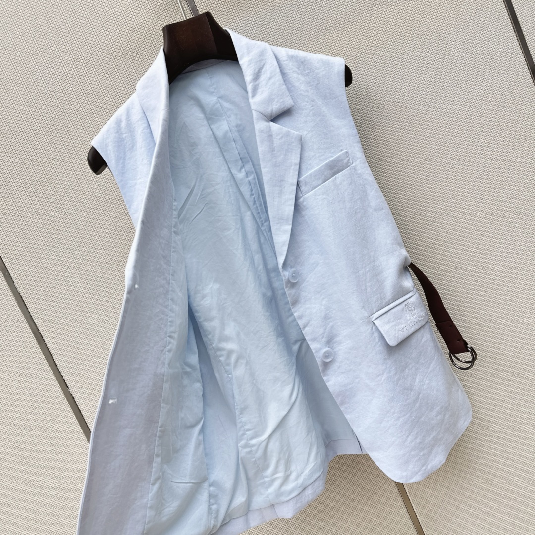 老钱风高阶通勤 Bc 26Ss————春夏最新棉麻一系列🩵宽松衬衫+腰带马甲+直筒裤 采用了高克重的棉麻