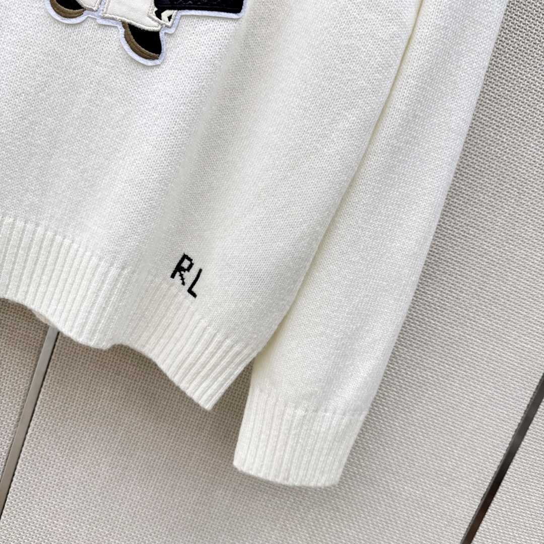 美式穿搭 RL 26Ss———早秋最新款穿人字纹大衣的小熊毛衣🖤 进口羊绒羊毛纱线软软糯糯 质感无敌赞 