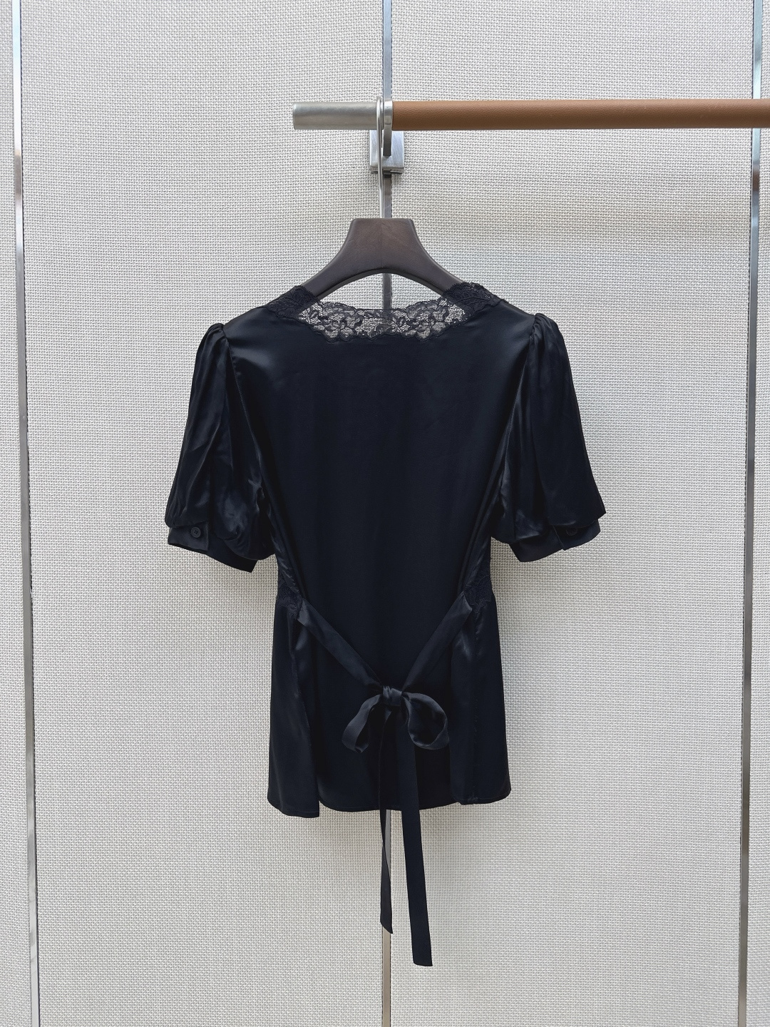 超美单品 Es 26Ss————春夏最新款蕾丝花边拼接绑带上衣 🖤腰间绑带可以调节 拼接了蕾丝花边超美 