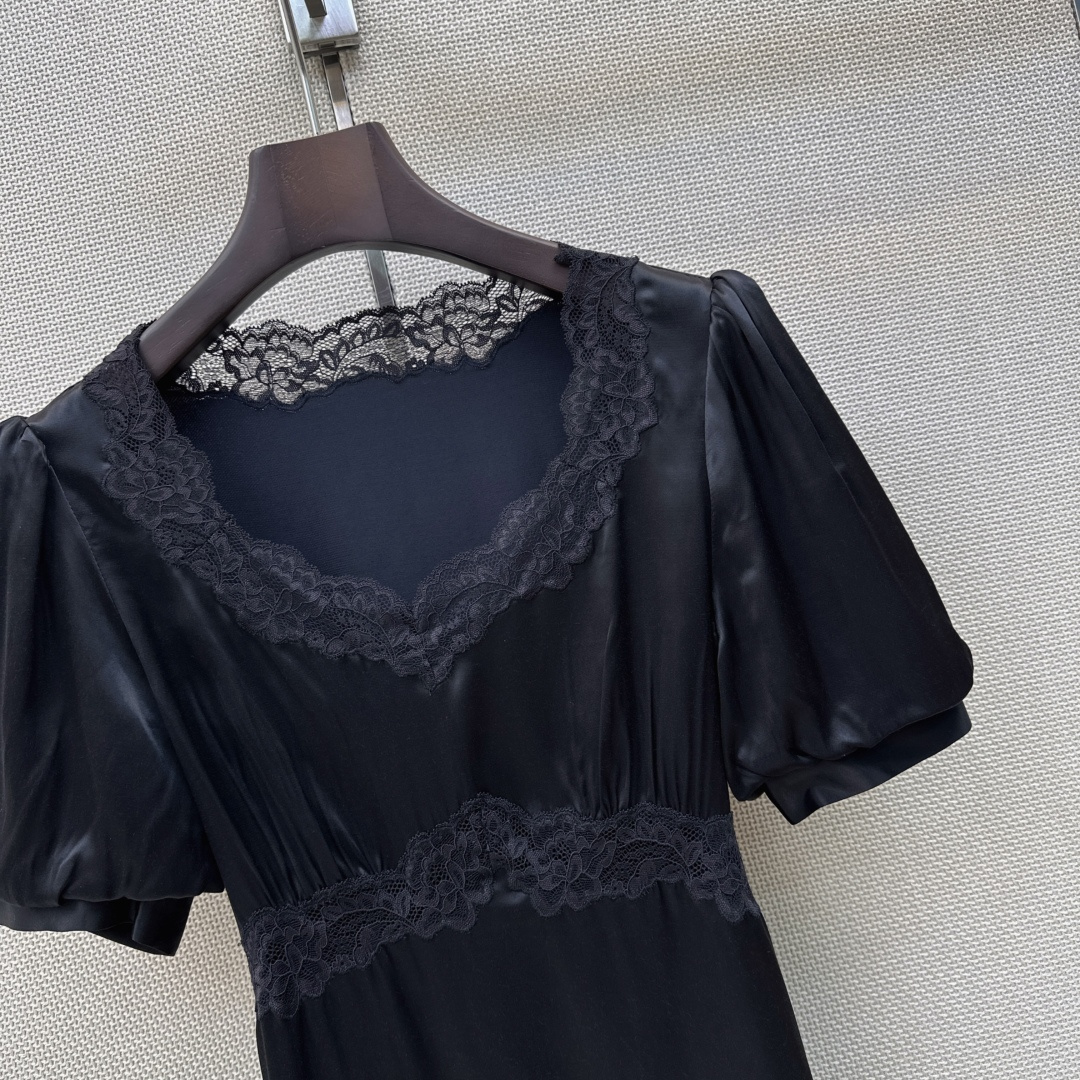 超美单品 Es 26Ss————春夏最新款蕾丝花边拼接绑带上衣 🖤腰间绑带可以调节 拼接了蕾丝花边超美 
