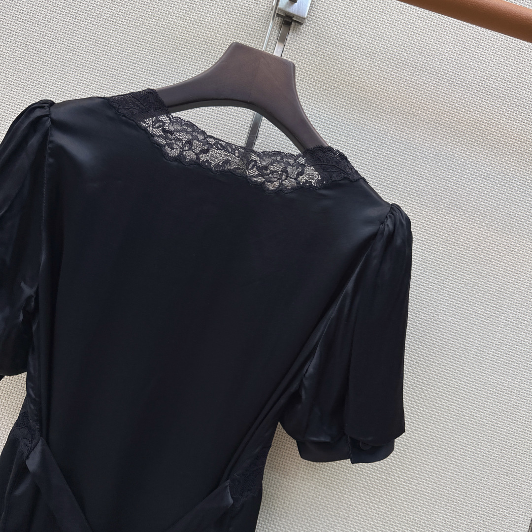 超美单品 Es 26Ss————春夏最新款蕾丝花边拼接绑带上衣 🖤腰间绑带可以调节 拼接了蕾丝花边超美 