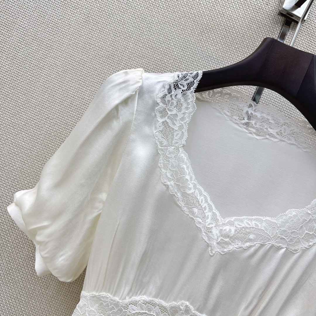 超美单品 Es 26Ss————春夏最新款蕾丝花边拼接绑带上衣 🖤腰间绑带可以调节 拼接了蕾丝花边超美 
