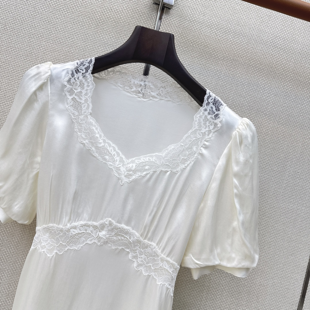 超美单品 Es 26Ss————春夏最新款蕾丝花边拼接绑带上衣 🖤腰间绑带可以调节 拼接了蕾丝花边超美 
