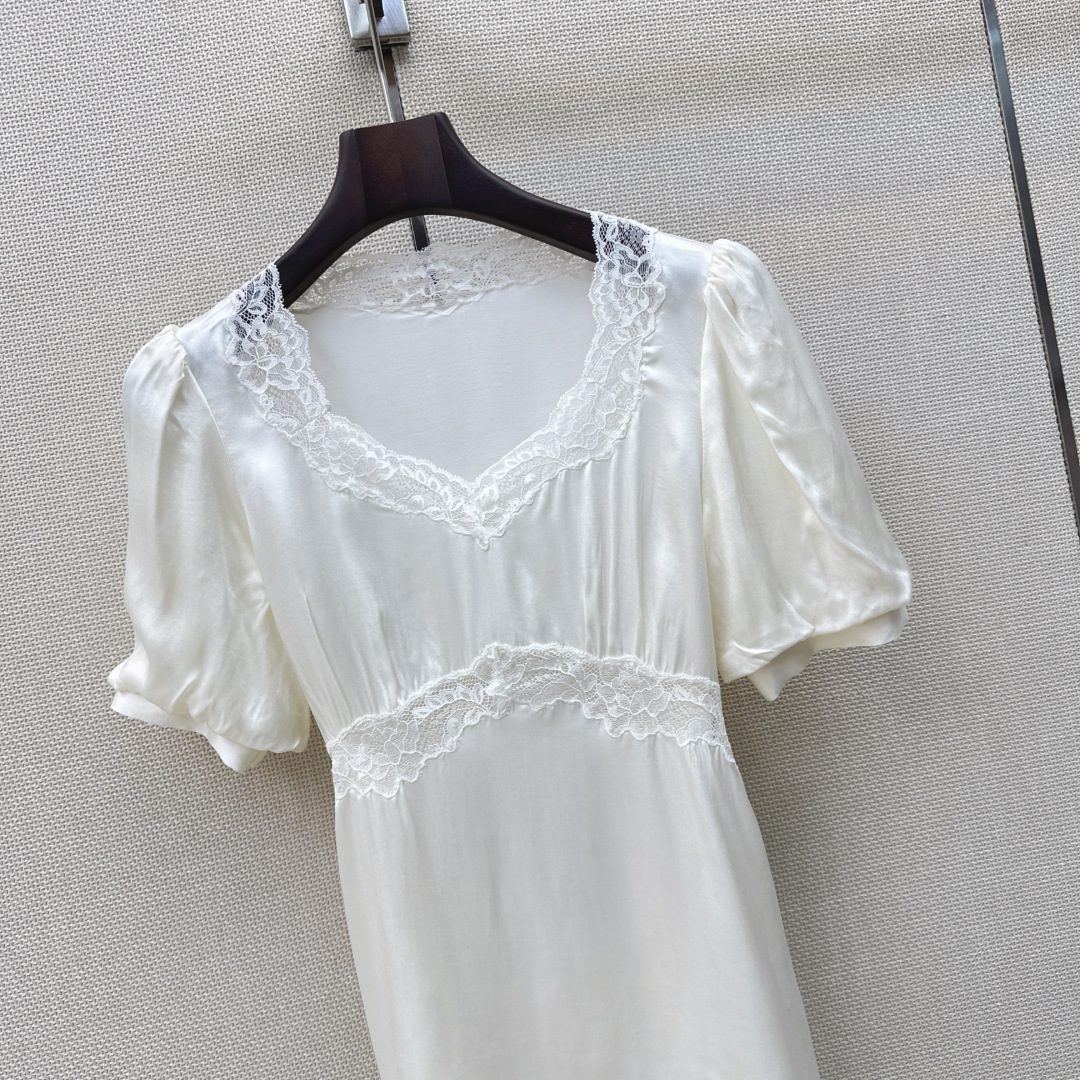 超美单品 Es 26Ss————春夏最新款蕾丝花边拼接绑带上衣 🖤腰间绑带可以调节 拼接了蕾丝花边超美 