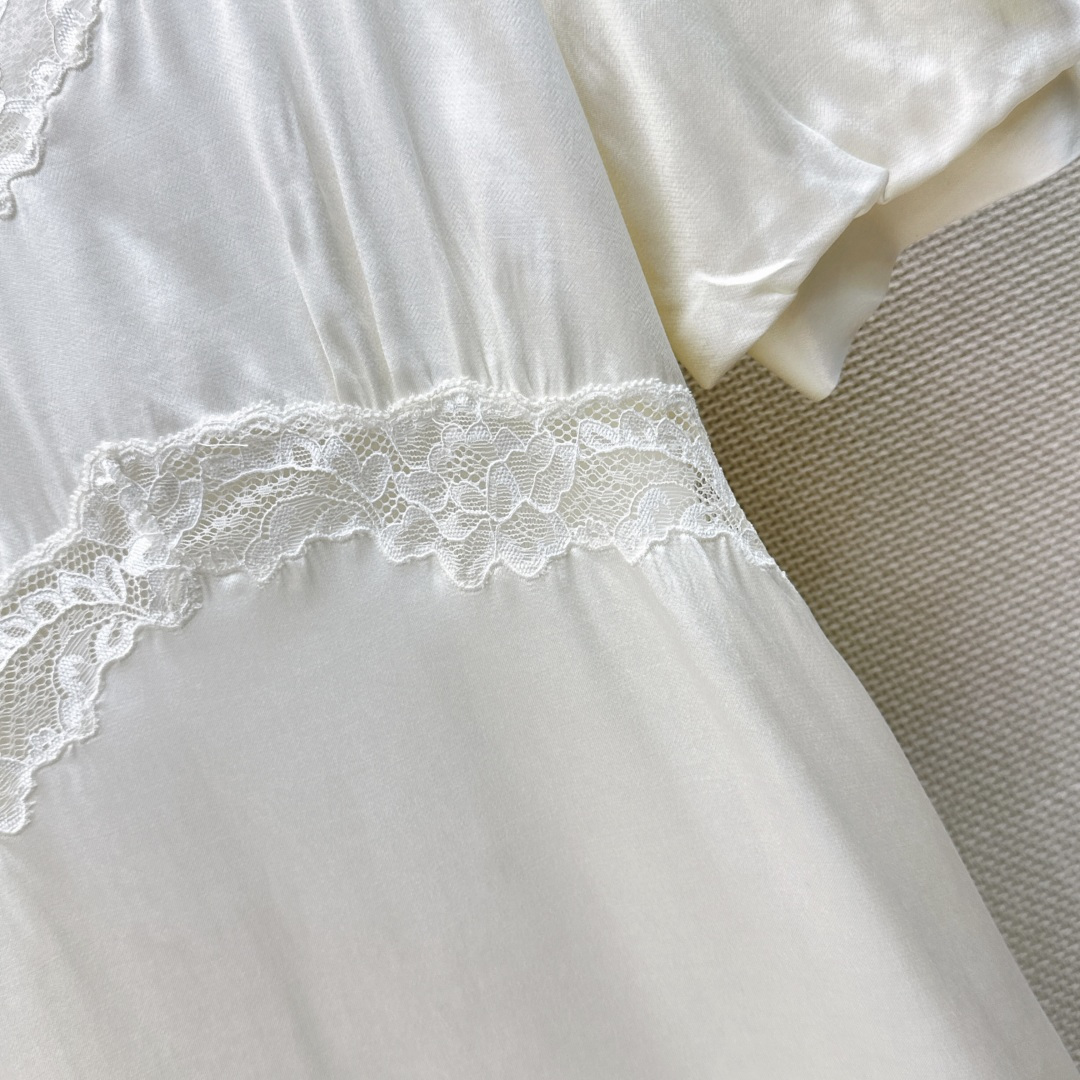 超美单品 Es 26Ss————春夏最新款蕾丝花边拼接绑带上衣 🖤腰间绑带可以调节 拼接了蕾丝花边超美 
